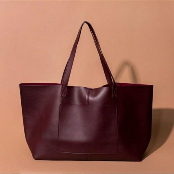 summer & rose Handbags - 🌷Summer & Rose molly tote vegan leather bag